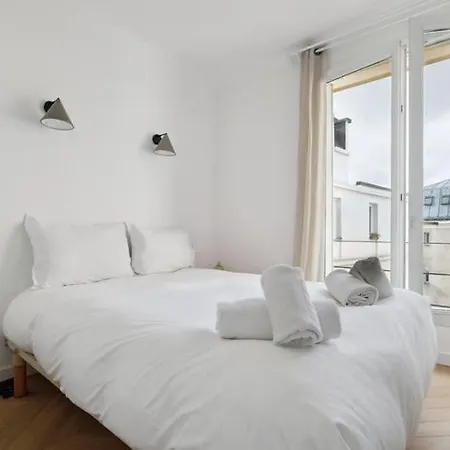 Charming Aprtment With Balcony - Buttes Chaumont Lägenhet *