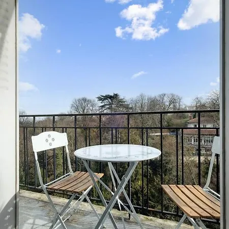 Charming Aprtment With Balcony - Buttes Chaumont Paris